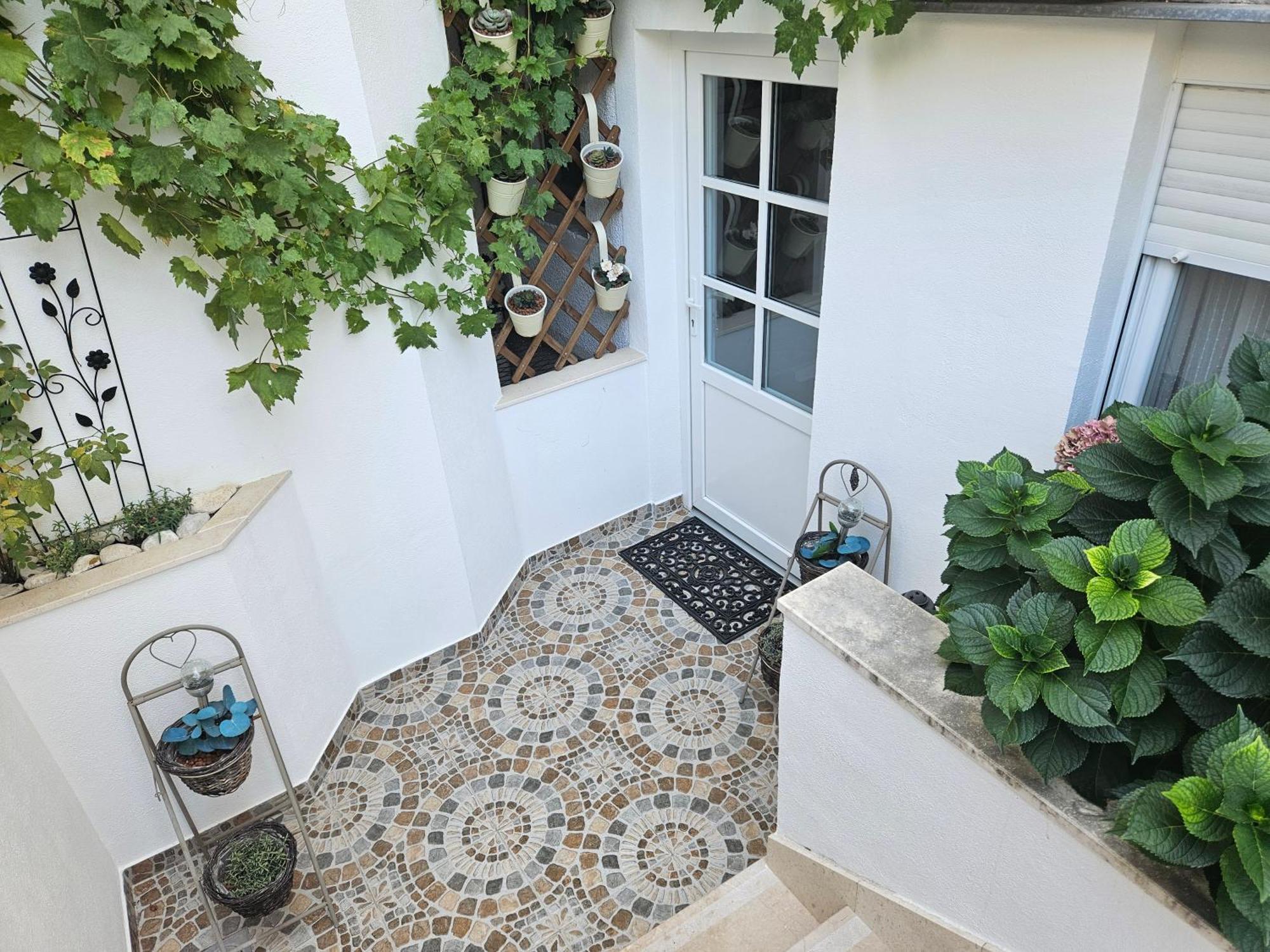 Apartmani Mirona - Tucepi Bagian luar foto